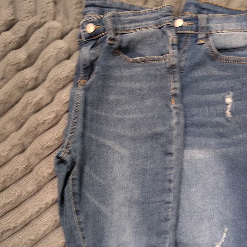 SHEIN Blue Jeans Distressed Denim - Picture 4 of 7